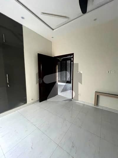 نیو لاهور سٹی لاہور میں 3 کمروں کا 5 مرلہ مکان 65.0 ہزار میں کرایہ پر دستیاب ہے۔