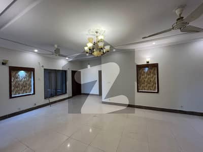 جی ۔ 13 اسلام آباد میں 3 کمروں کا 14 مرلہ زیریں پورشن 1.5 لاکھ میں کرایہ پر دستیاب ہے۔