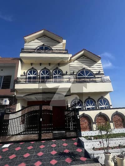 جی ۔ 14/3 جی ۔ 14,اسلام آباد میں 5 کمروں کا 7 مرلہ مکان 6.2 کروڑ میں برائے فروخت۔