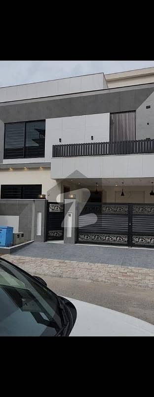 ٹاپ سٹی 1 اسلام آباد میں 5 کمروں کا 10 مرلہ مکان 7.0 کروڑ میں برائے فروخت۔