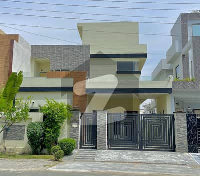 سینٹرل پارک ۔ بلاک ایف سینٹرل پارک ہاؤسنگ سکیم,لاہور میں 5 کمروں کا 10 مرلہ مکان 2.45 کروڑ میں برائے فروخت۔