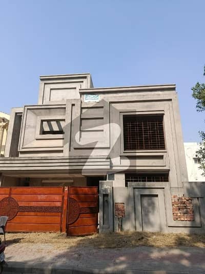 بحریہ ٹاؤن - شیرشاہ بلاک بحریہ ٹاؤن ۔ سیکٹر ایف,بحریہ ٹاؤن,لاہور میں 5 کمروں کا 10 مرلہ مکان 2.95 کروڑ میں برائے فروخت۔