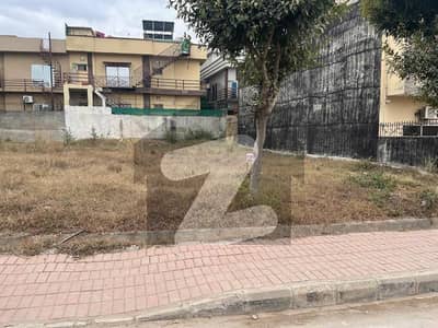 بحریہ ٹاؤن فیز 7 بحریہ ٹاؤن راولپنڈی,راولپنڈی میں 12 مرلہ رہائشی پلاٹ 1.8 کروڑ میں برائے فروخت۔