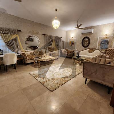 CHANCE DEAL HOUSE IN PRIME LOCATION OF PHASE 4