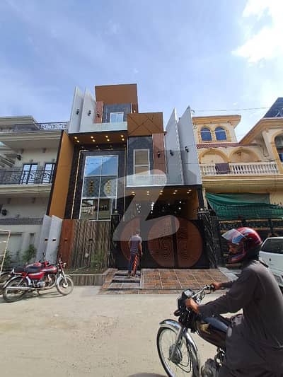 الاحمد گارڈن ۔ بلاک ای الاحمد گارڈن ہاوسنگ سکیم,جی ٹی روڈ,لاہور میں 4 کمروں کا 5 مرلہ مکان 2.25 کروڑ میں برائے فروخت۔