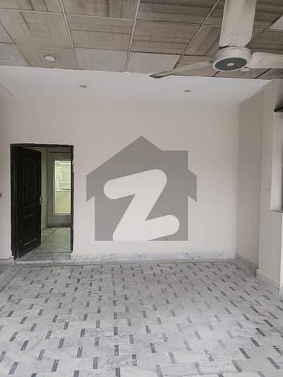 نیسپاک سکیم فیز 3 ڈیفینس روڈ,لاہور میں 3 کمروں کا 10 مرلہ بالائی پورشن 42.0 ہزار میں کرایہ پر دستیاب ہے۔