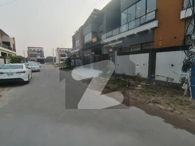 Prime Location 10 Marla House In Buch Executive Villas Best Option