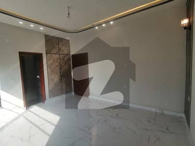 رائل آرچرڈ ملتان پبلک سکول روڈ,ملتان میں 4 کمروں کا 5 مرلہ مکان 1.85 کروڑ میں برائے فروخت۔