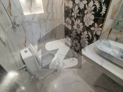 Prime Location 5 Marla House For rent In Royal Orchard