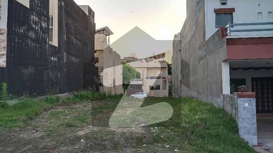 بحریہ ٹاؤن فیز 8 ۔ عمر بلاک بحریہ ٹاؤن فیز 8 ۔ سفاری ویلی,بحریہ ٹاؤن فیز 8,بحریہ ٹاؤن راولپنڈی,راولپنڈی میں 7 مرلہ رہائشی پلاٹ 87.0 لاکھ میں برائے فروخت۔