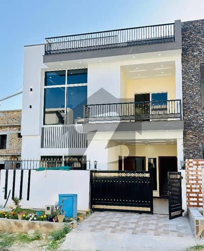 ایم پی سی ایچ ایس ۔ بلاک ایف ایم پی سی ایچ ایس ۔ ملٹی گارڈنز,بی ۔ 17,اسلام آباد میں 4 کمروں کا 5 مرلہ مکان 2.29 کروڑ میں برائے فروخت۔