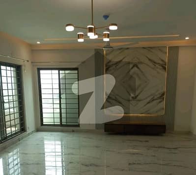 عسکری 11 - سیکٹر ڈی عسکری 11,عسکری,لاہور میں 3 کمروں کا 10 مرلہ فلیٹ 1.7 لاکھ میں کرایہ پر دستیاب ہے۔