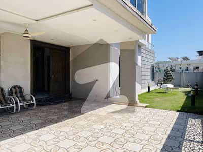 بحریہ ٹاؤن فیز 6 بحریہ ٹاؤن راولپنڈی,راولپنڈی میں 6 کمروں کا 1 کنال مکان 10.5 کروڑ میں برائے فروخت۔