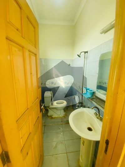 جی ۔ 13/1 جی ۔ 13,اسلام آباد میں 4 کمروں کا 4 مرلہ مکان 4.4 کروڑ میں برائے فروخت۔