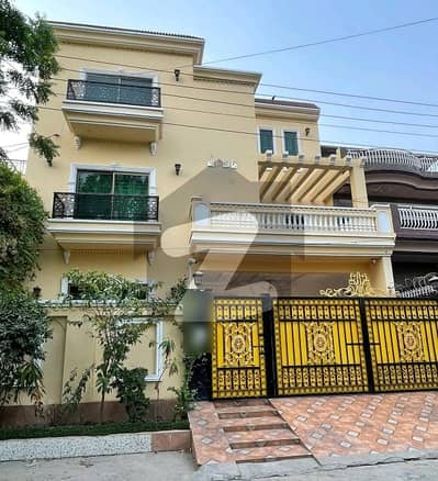مرغزار آفیسرز کالونی لاہور میں 6 کمروں کا 10 مرلہ مکان 4.35 کروڑ میں برائے فروخت۔