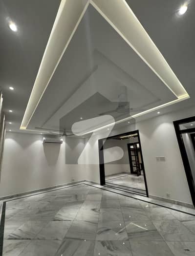 ایف ۔ 10 اسلام آباد میں 6 کمروں کا 1 کنال مکان 7.0 لاکھ میں کرایہ پر دستیاب ہے۔