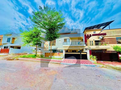 بحریہ ٹاؤن فیز 8 ۔ ایڈن لیک ویو بلاک بحریہ ٹاؤن فیز 8,بحریہ ٹاؤن راولپنڈی,راولپنڈی میں 5 کمروں کا 10 مرلہ مکان 4.8 کروڑ میں برائے فروخت۔