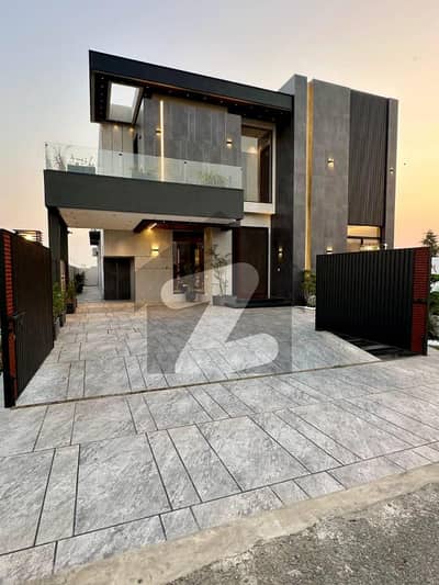 ڈی ایچ اے فیز 7 - بلاک ایکس فیز 7,ڈیفنس (ڈی ایچ اے),لاہور میں 5 کمروں کا 1 کنال مکان 11.2 کروڑ میں برائے فروخت۔