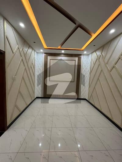 گلشنِ اقبال گلشنِ اقبال ٹاؤن,کراچی میں 7 کمروں کا 5 مرلہ مکان 3.5 کروڑ میں برائے فروخت۔