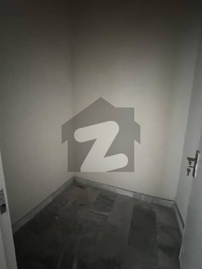 آئی ۔ 16/3 آئی ۔ 16,اسلام آباد میں 3 کمروں کا 7 مرلہ فلیٹ 1.0 کروڑ میں برائے فروخت۔