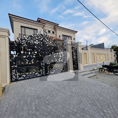 1000 Yards Brand New West Open Designer Bungalow For Sale