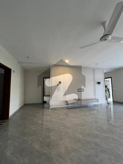 بحریہ انکلیو بحریہ ٹاؤن,اسلام آباد میں 4 کمروں کا 1 کنال مکان 1.7 لاکھ میں کرایہ پر دستیاب ہے۔