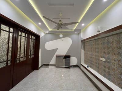 Size 40x80 Upper Portion For Rent In G-13