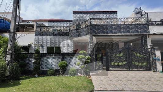 In Askari 10 - Sector B 12 Marla House For sale