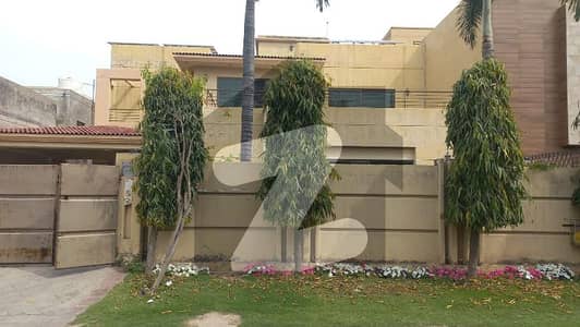 1 Kanal Owers Built Solid House On Prime Location Available For Sale