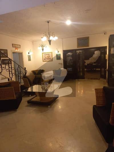 ایف ۔ 6 اسلام آباد میں 9 کمروں کا 4 کنال مکان 18.0 لاکھ میں کرایہ پر دستیاب ہے۔