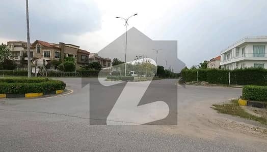 ڈی ۔ 12 اسلام آباد میں 5 مرلہ رہائشی پلاٹ 3.9 کروڑ میں برائے فروخت۔