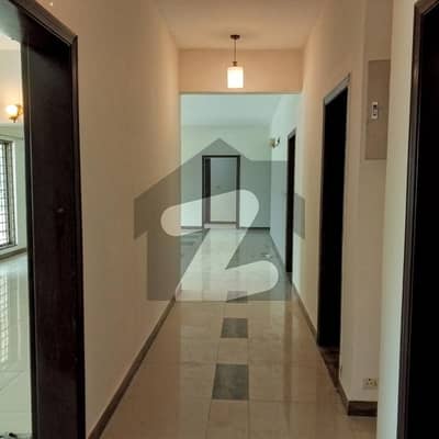12 MARLA 4 BEDROOM APARTMENT AVAILABLE FOR RENT