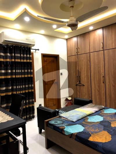 کلفٹن ۔ بلاک 4 کلفٹن,کراچی میں 3 کمروں کا 7 مرلہ فلیٹ 2.5 کروڑ میں برائے فروخت۔