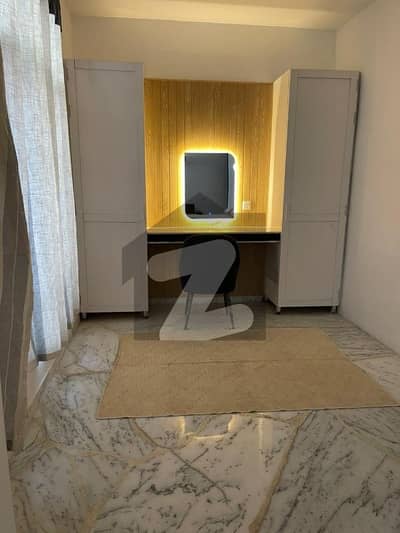 ماڈل ٹاؤن لاہور میں 3 کمروں کا 1 کنال زیریں پورشن 1.7 لاکھ میں کرایہ پر دستیاب ہے۔