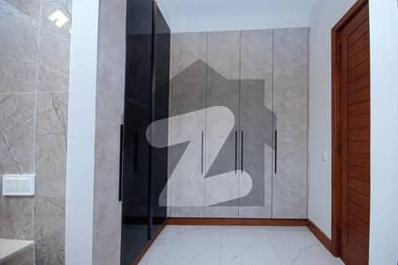 ڈی ایچ اے فیز 1 ڈیفنس (ڈی ایچ اے),لاہور میں 5 کمروں کا 1 کنال مکان 2.3 لاکھ میں کرایہ پر دستیاب ہے۔