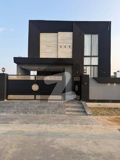 10 Marla Most Beautiful House Available For Sale In Central Park D Block 1.5 Storey Solid House Front Elevation Modern Design