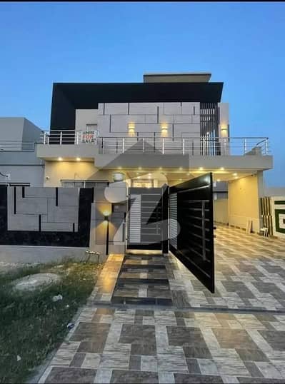 Central Park 10 Marla House Available For Sale Prime Location Near To Park And Masjid Solid Construction. .