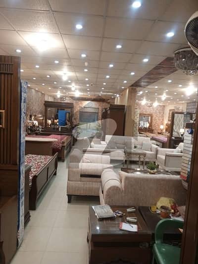 Prime Location House Sized 200 Square Yards In Manzoor Colony