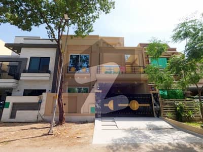 8 Marla House In Stunning Bahria Town - Usman Block Is Available For sale