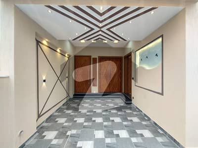 بحریہ ٹاؤن فیز 8 ۔ بلاک ایم بحریہ ٹاؤن فیز 8,بحریہ ٹاؤن راولپنڈی,راولپنڈی میں 3 کمروں کا 5 مرلہ مکان 2.4 کروڑ میں برائے فروخت۔