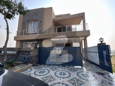 بحریہ ٹاؤن فیز 8 - بلاک اے1 بحریہ ٹاؤن فیز 8,بحریہ ٹاؤن راولپنڈی,راولپنڈی میں 5 کمروں کا 10 مرلہ مکان 3.35 کروڑ میں برائے فروخت۔