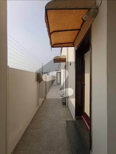 ڈی ایچ اے فیز 8 سابقہ ایئر ایوینیو ڈی ایچ اے فیز 8,ڈی ایچ اے ڈیفینس,لاہور میں 4 کمروں کا 10 مرلہ مکان 4.2 کروڑ میں برائے فروخت۔