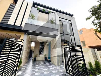 5 MARLA MODERN HOUSE FOR SALE IN DHA 9 TOWN.