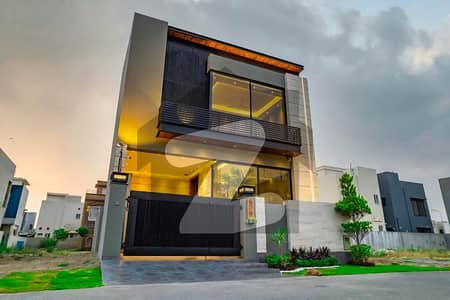 ڈی ایچ اے 9 ٹاؤن ڈیفنس (ڈی ایچ اے),لاہور میں 3 کمروں کا 5 مرلہ مکان 98.0 ہزار میں کرایہ پر دستیاب ہے۔