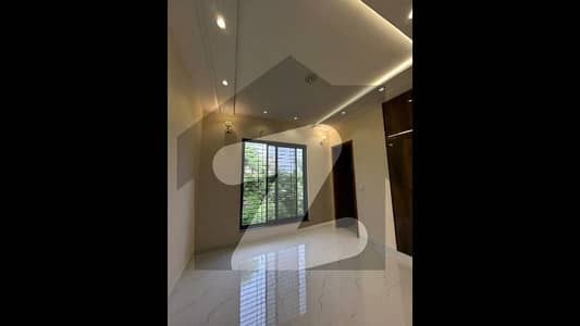 واپڈا ٹاؤن لاہور میں 5 کمروں کا 10 مرلہ مکان 5.0 کروڑ میں برائے فروخت۔