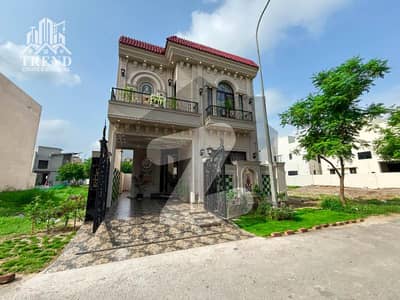 ڈی ایچ اے 9 ٹاؤن ڈیفنس (ڈی ایچ اے),لاہور میں 3 کمروں کا 5 مرلہ مکان 93.0 ہزار میں کرایہ پر دستیاب ہے۔