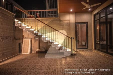 DHA PHASE 8 600SQYD BENGLOW AVALIABLE FOR SALE.