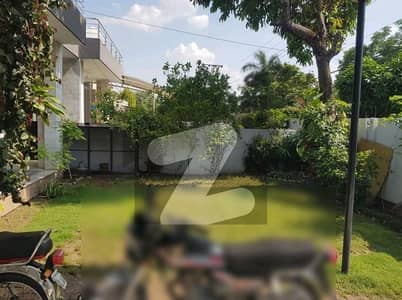 ڈی ایچ اے فیز 2 ڈیفنس (ڈی ایچ اے),لاہور میں 4 کمروں کا 1 کنال مکان 6.7 کروڑ میں برائے فروخت۔