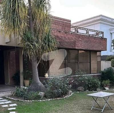 ڈی ایچ اے فیز 2 ڈیفنس (ڈی ایچ اے),لاہور میں 4 کمروں کا 2 کنال مکان 13.0 کروڑ میں برائے فروخت۔