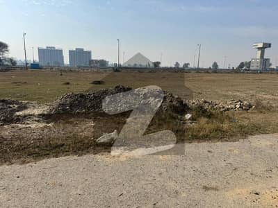 ڈی ایچ اے فیز9 پریزم - کمرشل زون 2 ڈی ایچ اے فیز9 پریزم,ڈی ایچ اے ڈیفینس,لاہور میں 8 مرلہ کمرشل پلاٹ 8.6 کروڑ میں برائے فروخت۔